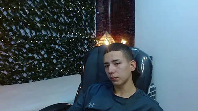 Snapshot of JackSwan18 chatting on December 2, 2024, 1:24 pm JackSwan18 online show from December 2, 2024, 1:24 pm