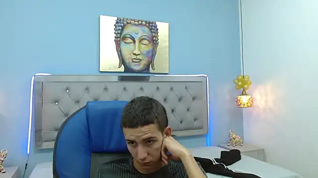 Snapshot of JackSwan18 chatting on January 20, 2025, 4:32 am JackSwan18 online show from January 20, 2025, 4:32 am