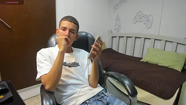 Snapshot of JackSwan18 chatting on September 28, 2025, 4:29 am JackSwan18 online show from September 28, 2025, 4:29 am