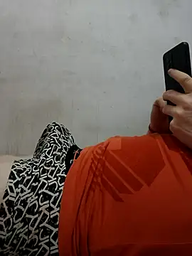 Snapshot of mohnis76 chatting on April 2, 2026, 12:58 pm mohnis76 online show from April 2, 2026, 12:58 pm