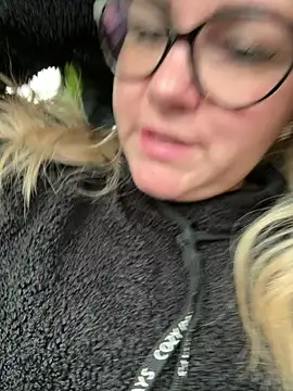 queenpeachi online show from December 14, 2024, 10:24 am