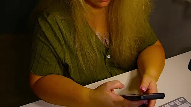 queenpeachi online show from January 12, 2025, 8:03 pm