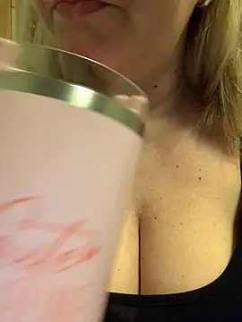 queenpeachi online show from January 28, 2025, 5:22 am