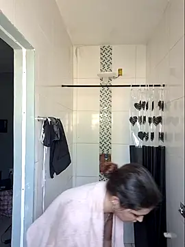 luuhcat09 online show from December 1, 2025, 5:29 pm