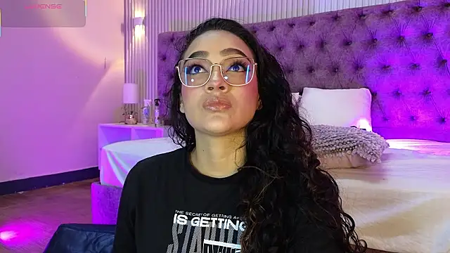 EMILYY FOXY online show from March 9, 2026, 7:18 pm