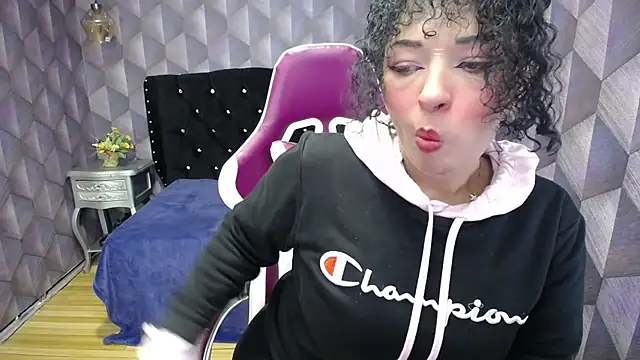 Sofiacowperx online show from February 4, 2025, 2:10 pm