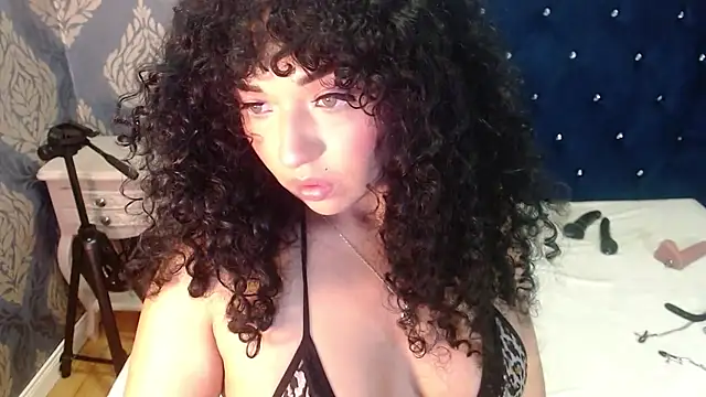 Sofiacowperx online show from May 21, 2026, 1:29 pm