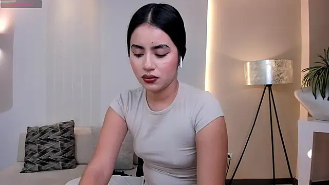 IsabellaHill  online show from December 22, 2024, 5:32 pm