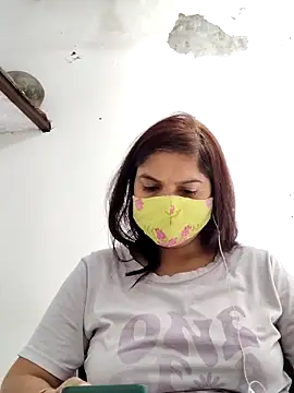 Snapshot of illay_love chatting on April 3, 2026, 8:01 am illay love online show from April 3, 2026, 8:01 am