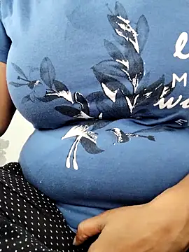 Snapshot of illay_love chatting on April 7, 2026, 5:08 am illay love online show from April 7, 2026, 5:08 am