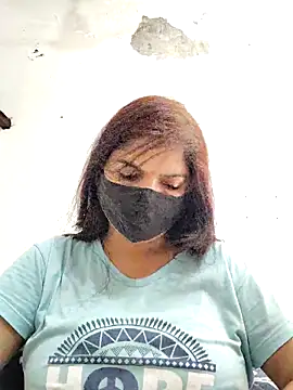 Snapshot of illay_love chatting on April 13, 2026, 5:35 am illay love online show from April 13, 2026, 5:35 am