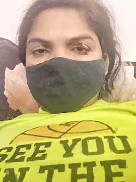 Snapshot of illay_love chatting on May 1, 2026, 2:43 pm illay love online show from May 1, 2026, 2:43 pm