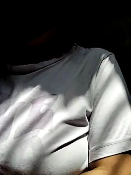 Snapshot of illay_love chatting on May 12, 2026, 5:15 am illay love online show from May 12, 2026, 5:15 am