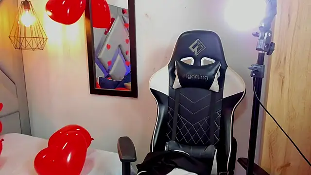 Snapshot of Nahomi-Hill chatting on February 15, 2025, 4:14 am Nahomi-Hill online show from February 15, 2025, 4:14 am