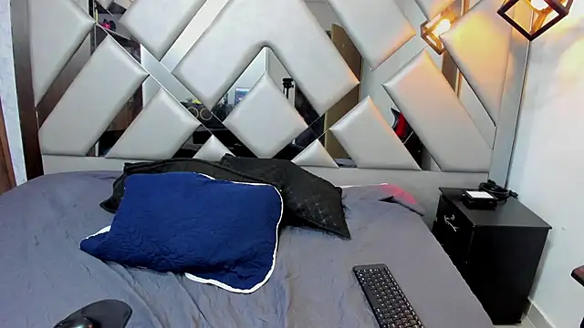 Nahomi-Hill online show from March 5, 2026, 9:33 pm