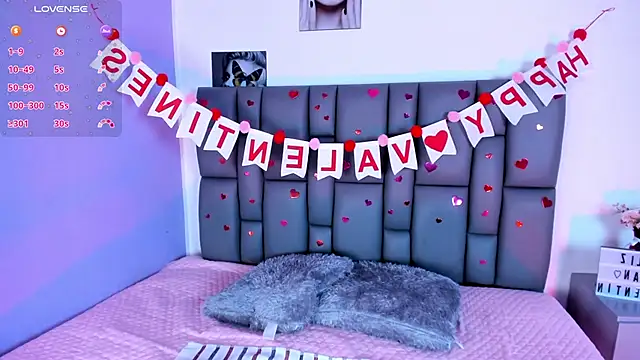 Sophia Lemos online show from February 12, 2025, 2:32 pm