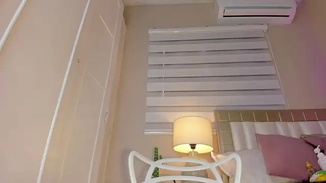 Snapshot of zoe_sky_ chatting on March 8, 2025, 5:43 pm zoe sky online show from March 8, 2025, 5:43 pm