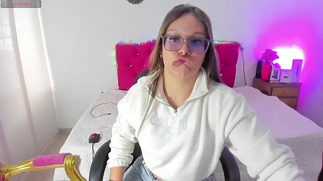 Snapshot of SofiaJoness_ chatting on March 14, 2025, 7:12 pm SofiaJoness  online show from March 14, 2025, 7:12 pm