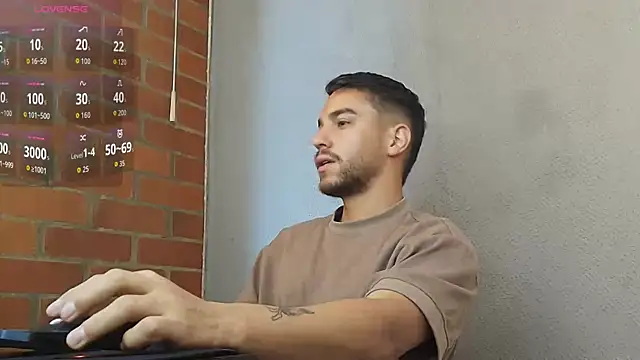 Snapshot of Leandro_valenzuela chatting on April 27, 2026, 4:05 pm Leandro valenzuela online show from April 27, 2026, 4:05 pm