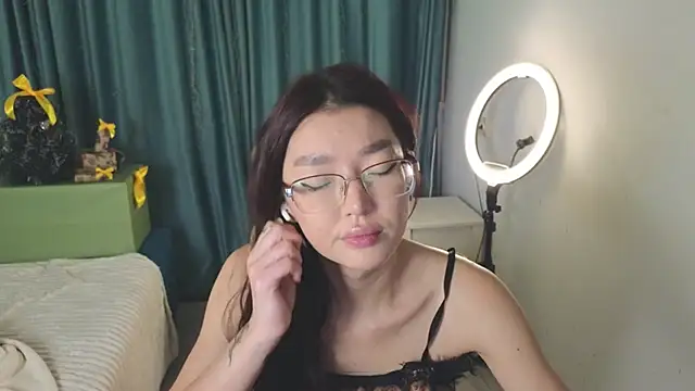 AudreyMell online show from December 14, 2025, 3:06 pm