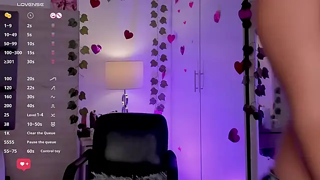 Snapshot of BonnieAnderson_ chatting on February 6, 2025, 8:02 pm BonnieAnderson online show from February 6, 2025, 8:02 pm