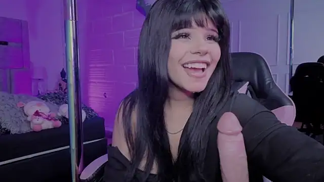 Snapshot of BonnieAnderson_ chatting on February 12, 2026, 8:15 pm BonnieAnderson online show from February 12, 2026, 8:15 pm