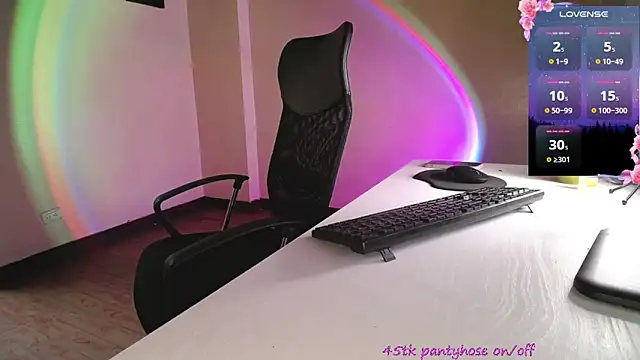 Estefany777 online show from October 26, 2025, 10:25 pm