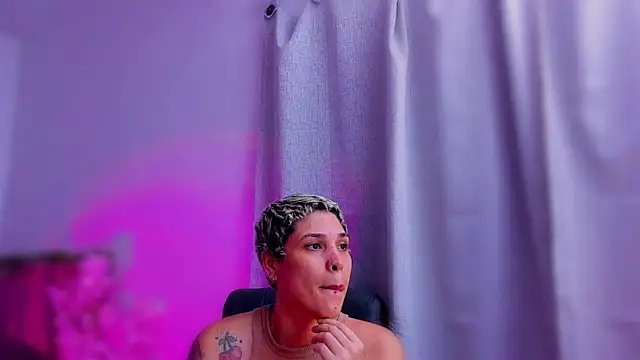 Charlee pink online show from November 20, 2025, 3:39 am