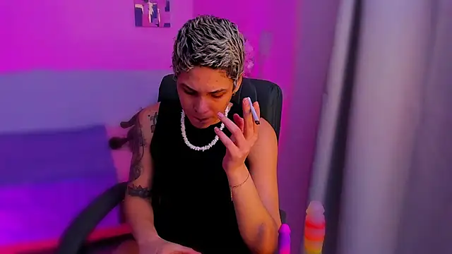 Charlee pink online show from November 22, 2025, 4:44 am