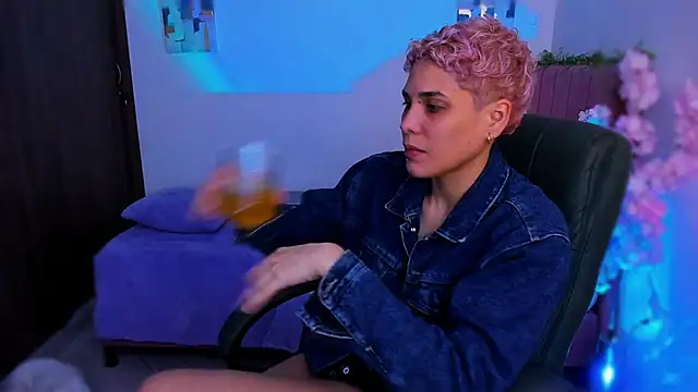 Charlee pink online show from December 19, 2025, 5:58 am