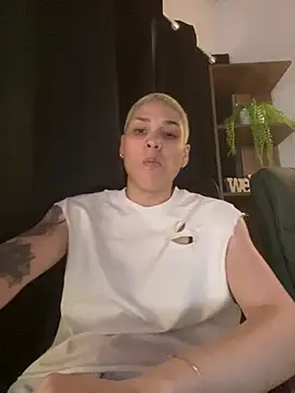 Snapshot of Charlee_pink chatting on May 10, 2026, 6:13 pm Charlee pink online show from May 10, 2026, 6:13 pm