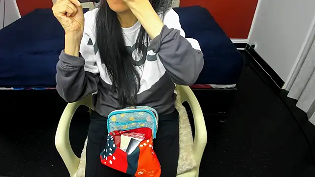 Snapshot of Abrillee1 chatting on January 14, 2025, 7:32 pm Abrillee1 online show from January 14, 2025, 7:32 pm