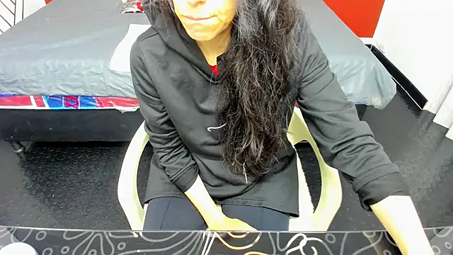 Snapshot of Abrillee1 chatting on February 13, 2025, 7:42 pm Abrillee1 online show from February 13, 2025, 7:42 pm