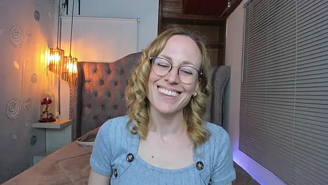 Snapshot of SammySanders chatting on March 18, 2025, 11:42 pm SammySanders online show from March 18, 2025, 11:42 pm