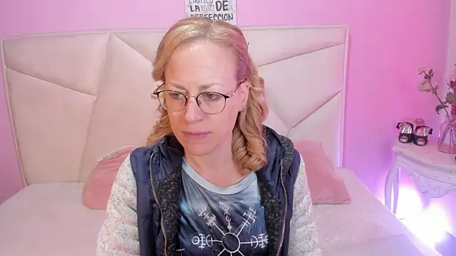 Snapshot of SammySanders chatting on September 19, 2025, 12:50 pm SammySanders online show from September 19, 2025, 12:50 pm