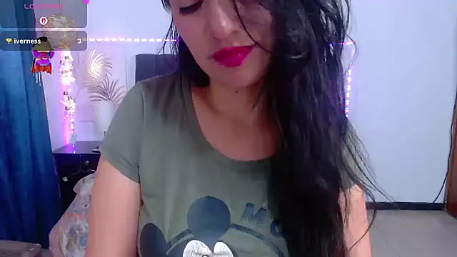 Snapshot of Julietacollins06 chatting on March 18, 2025, 1:20 pm Julietacollins06 online show from March 18, 2025, 1:20 pm