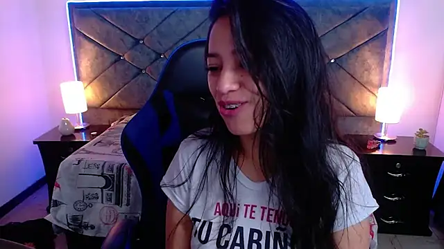 Snapshot of Julietacollins06 chatting on November 19, 2025, 1:11 pm Julietacollins06 online show from November 19, 2025, 1:11 pm