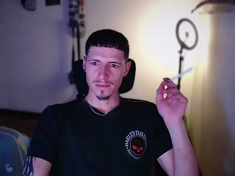 Snapshot of Jamesss__ chatting on November 26, 2025, 6:53 pm Jamesss online show from November 26, 2025, 6:53 pm