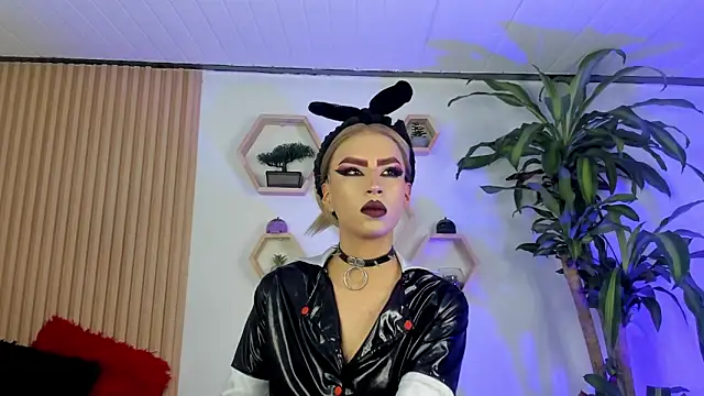 Snapshot of BrianaSchafer chatting on November 24, 2025, 5:23 pm BrianaSchafer online show from November 24, 2025, 5:23 pm