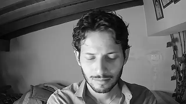 Nicholasrodrii online show from June 15, 2026, 9:50 pm