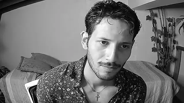 Nicholasrodrii online show from June 24, 2026, 10:42 pm