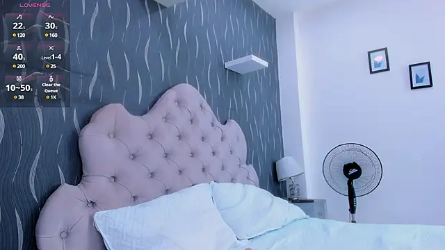 brianaGuzman online show from March 3, 2025, 1:09 pm