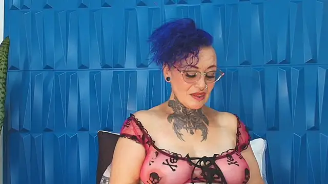 Snapshot of SandyyRose chatting on February 5, 2025, 10:44 pm SandyyRose online show from February 5, 2025, 10:44 pm