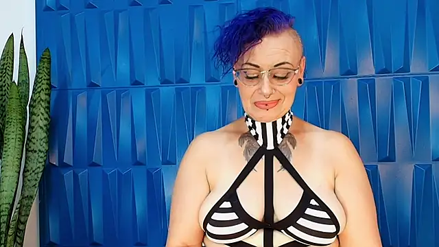 Snapshot of SandyyRose chatting on February 17, 2025, 4:48 pm SandyyRose online show from February 17, 2025, 4:48 pm