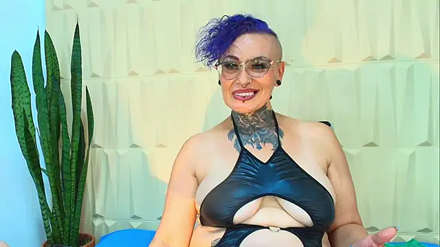 Snapshot of SandyyRose chatting on March 14, 2025, 10:16 pm SandyyRose online show from March 14, 2025, 10:16 pm