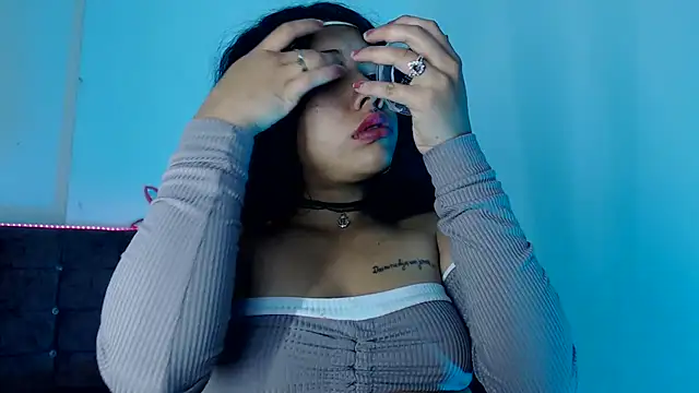 lily jamesx online show from November 28, 2025, 1:36 pm