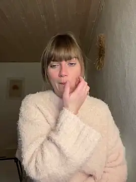 Snapshot of Milla__one chatting on December 3, 2024, 5:55 pm Milla  one online show from December 3, 2024, 5:55 pm