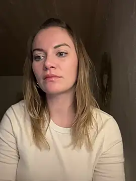 Snapshot of Milla__one chatting on December 27, 2024, 9:22 pm Milla  one online show from December 27, 2024, 9:22 pm