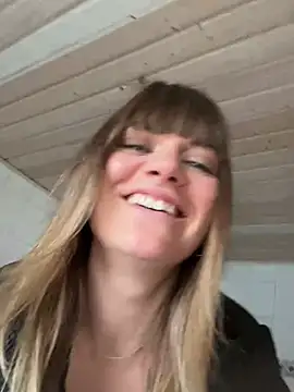 Snapshot of Milla__one chatting on February 4, 2025, 12:55 pm Milla  one online show from February 4, 2025, 12:55 pm