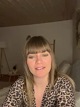 Snapshot of Milla__one chatting on February 5, 2025, 6:59 pm Milla  one online show from February 5, 2025, 6:59 pm